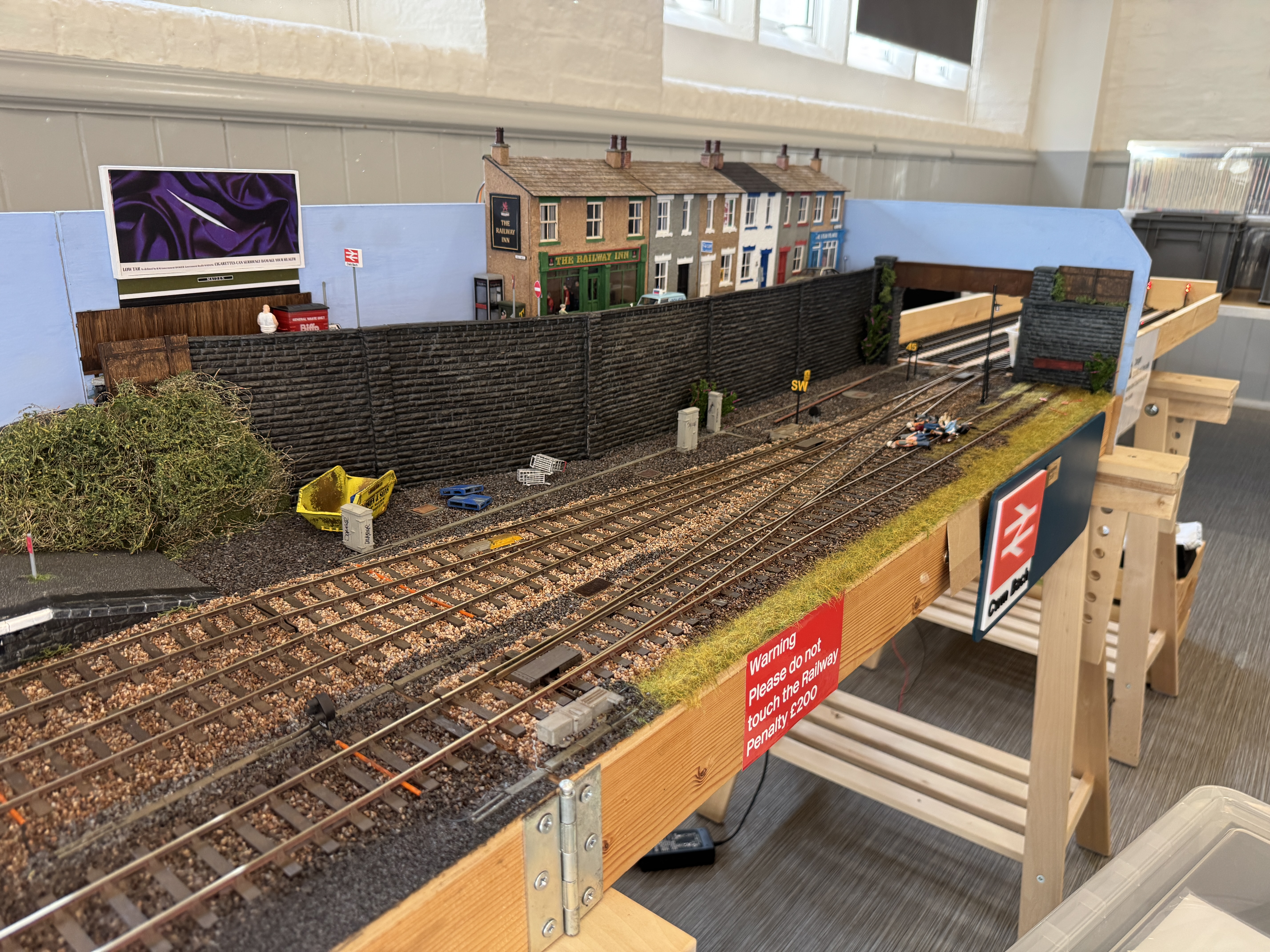 Cwm Bach looking across the station throat and towards the traverser